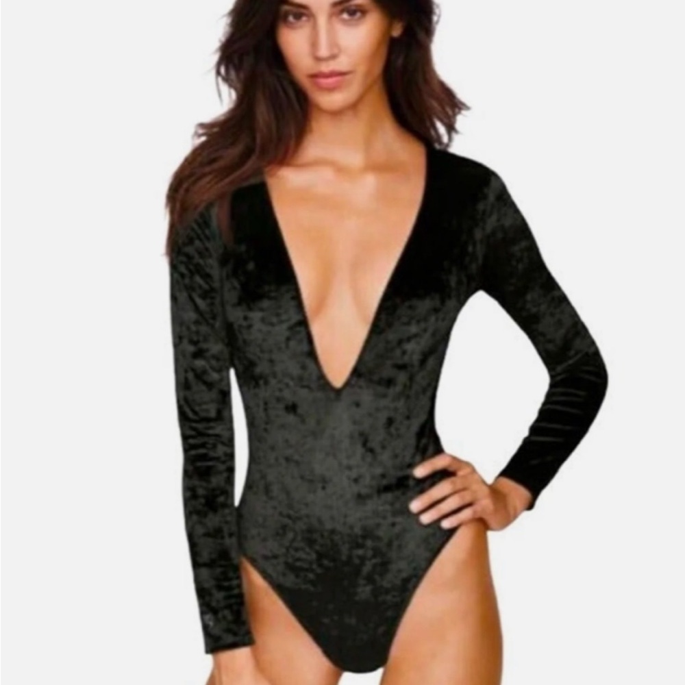 Victoria’s Secret Green Velvet Body Suit Long Sleeve Deep V Neck Size XS